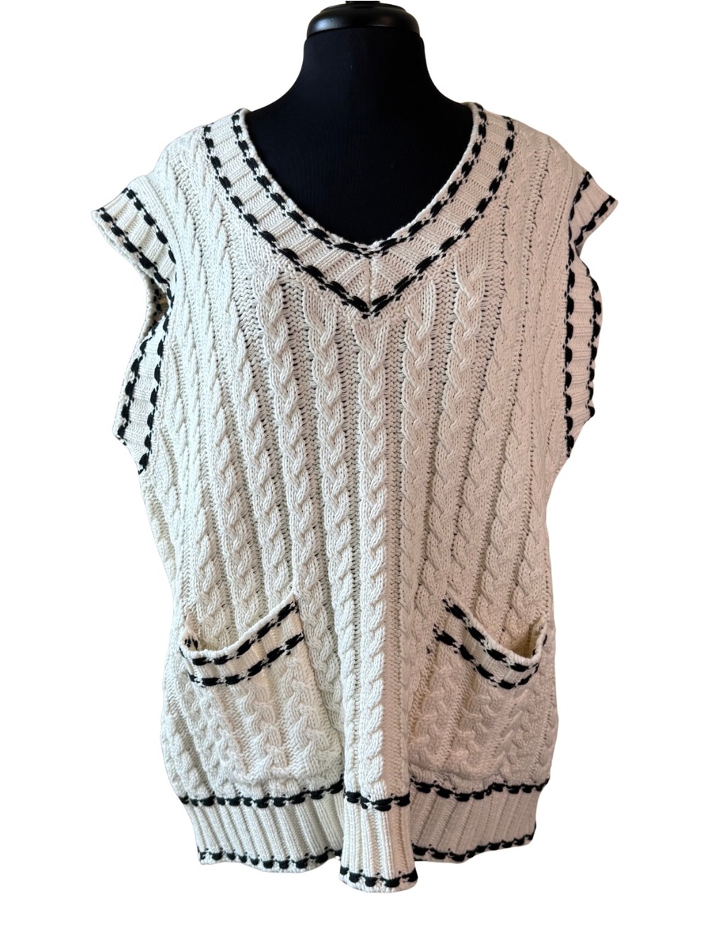Davi & Dani Cream Cable Knit V-Neck Sweater Vest Size Large